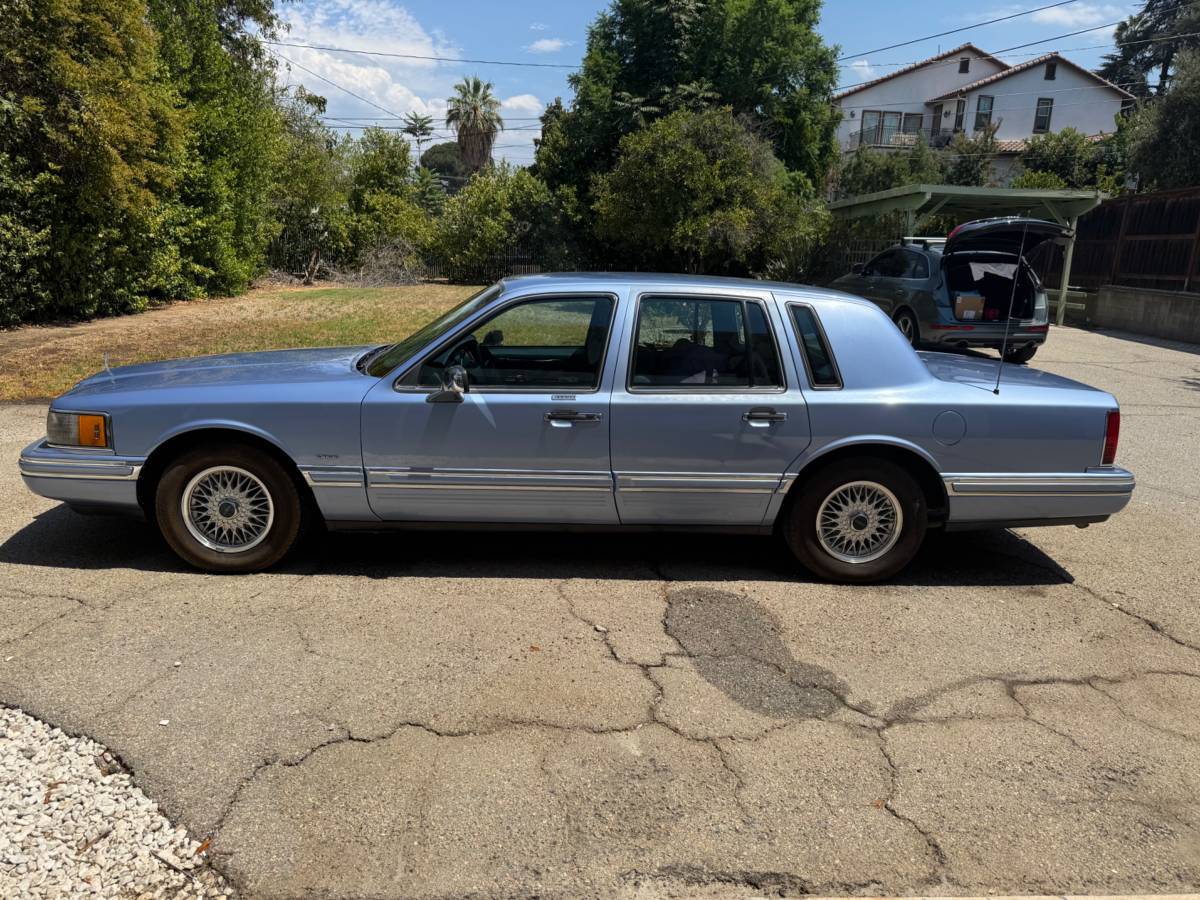 Lincoln-town-car-1994-blue-5