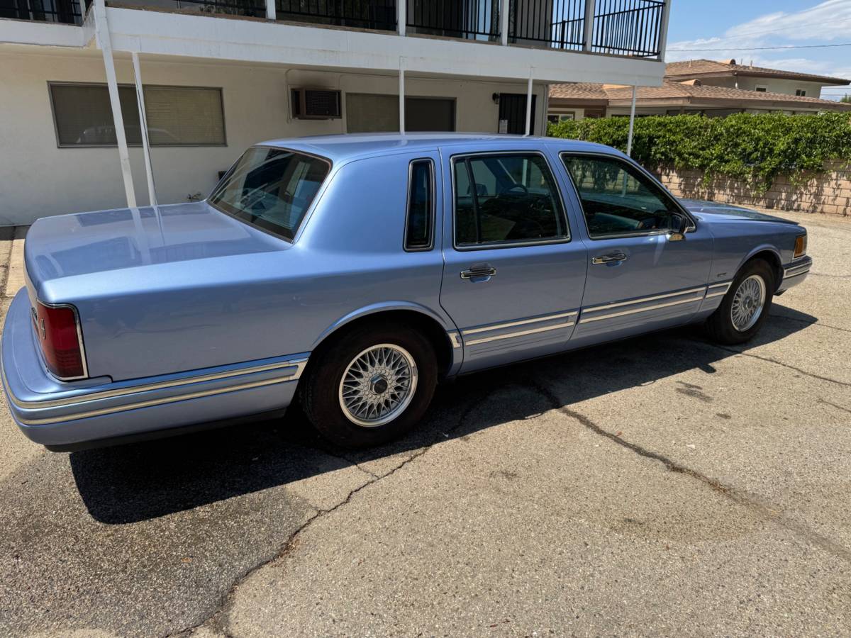 Lincoln-town-car-1994-blue-6