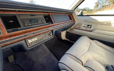 Lincoln-town-car-1994-white-14