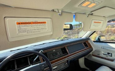 Lincoln-town-car-1994-white-15