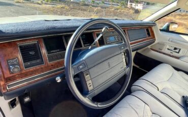 Lincoln-town-car-1994-white-16