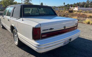 Lincoln-town-car-1994-white-2