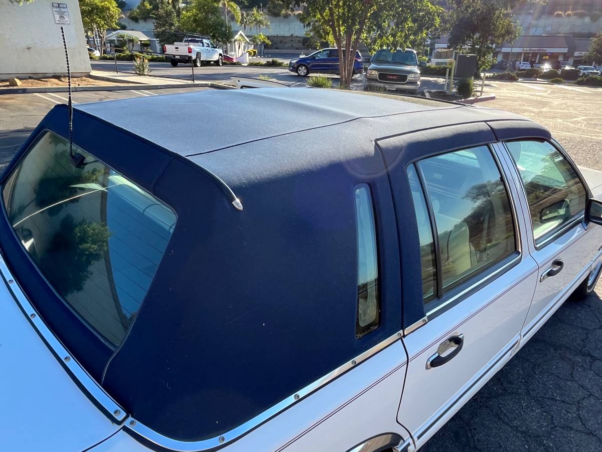 Lincoln-town-car-1994-white-21