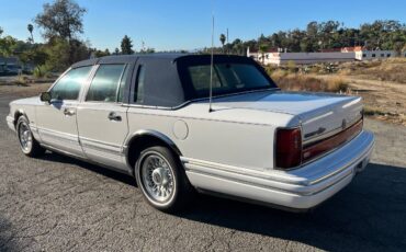 Lincoln-town-car-1994-white-3