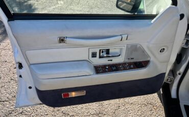 Lincoln-town-car-1994-white-5