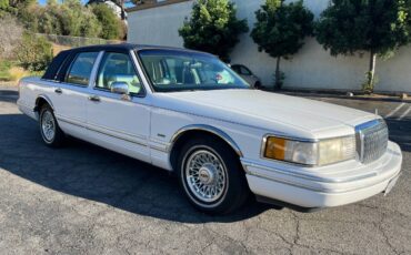 Lincoln-town-car-1994-white-8