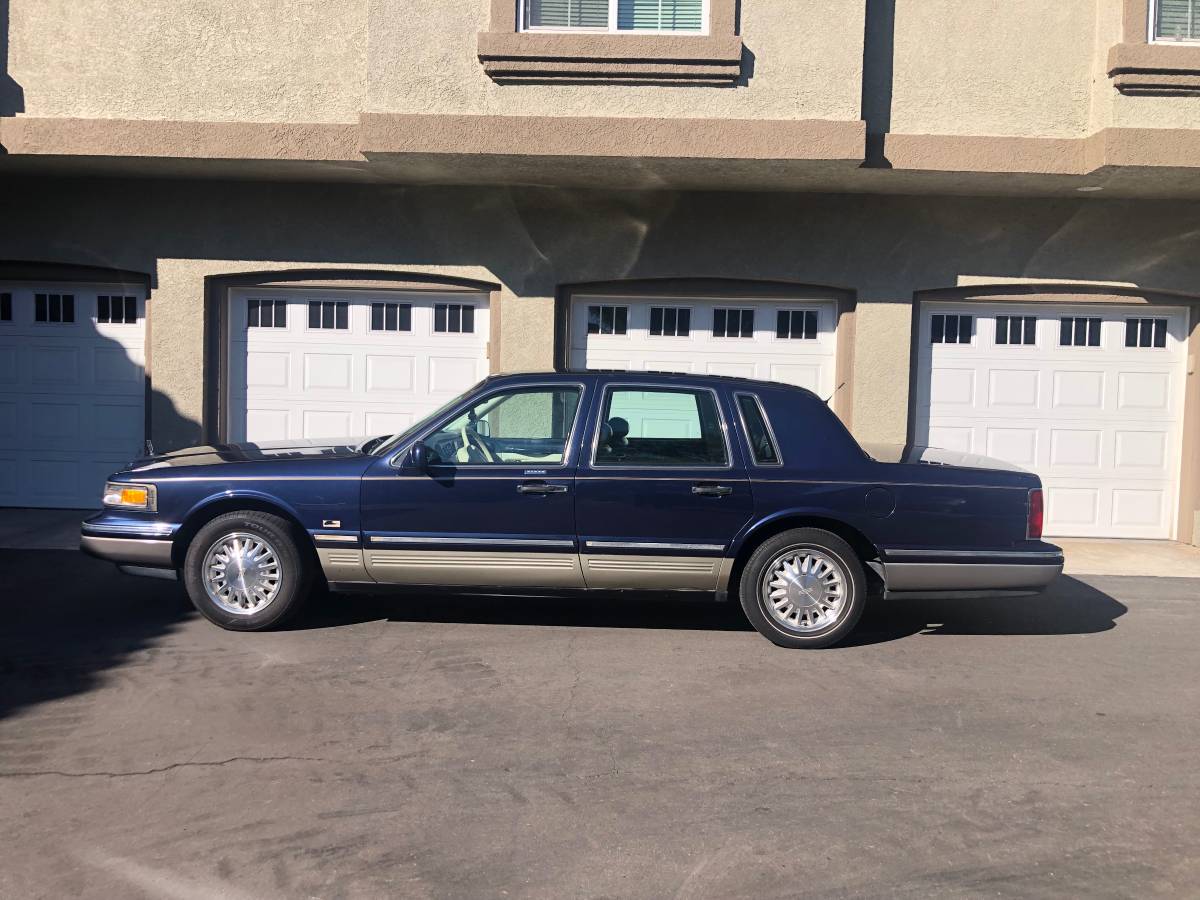 Lincoln-town-car-1995-blue-2