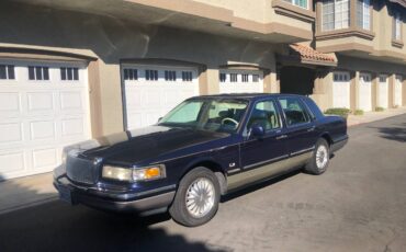 Lincoln-town-car-1995-blue