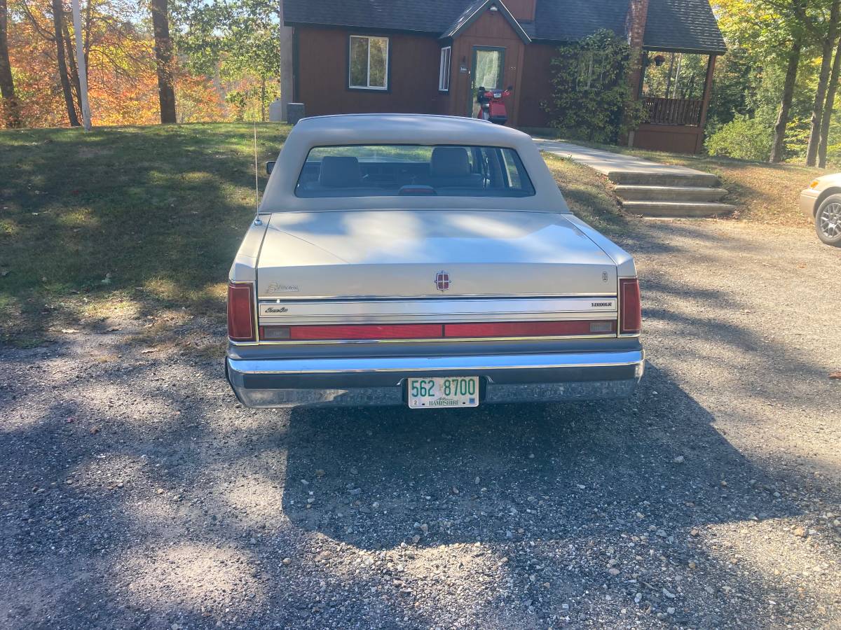 Lincoln-town-car-cartier-1988-silver