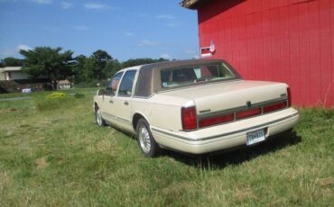 Lincoln-town-car-cartier-1996