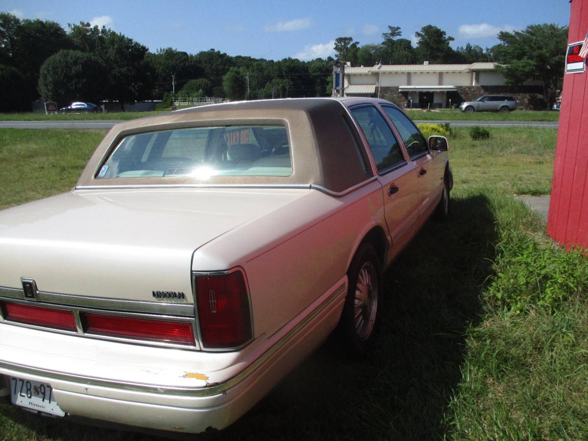 Lincoln-town-car-cartier-1996-4