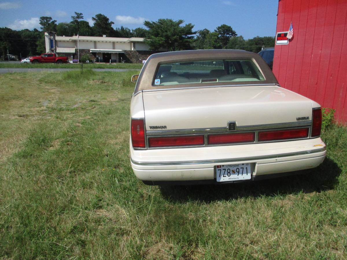 Lincoln-town-car-cartier-1996-6
