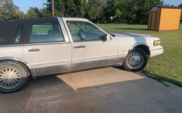 Lincoln-town-car-signature-limited-1996-white-1