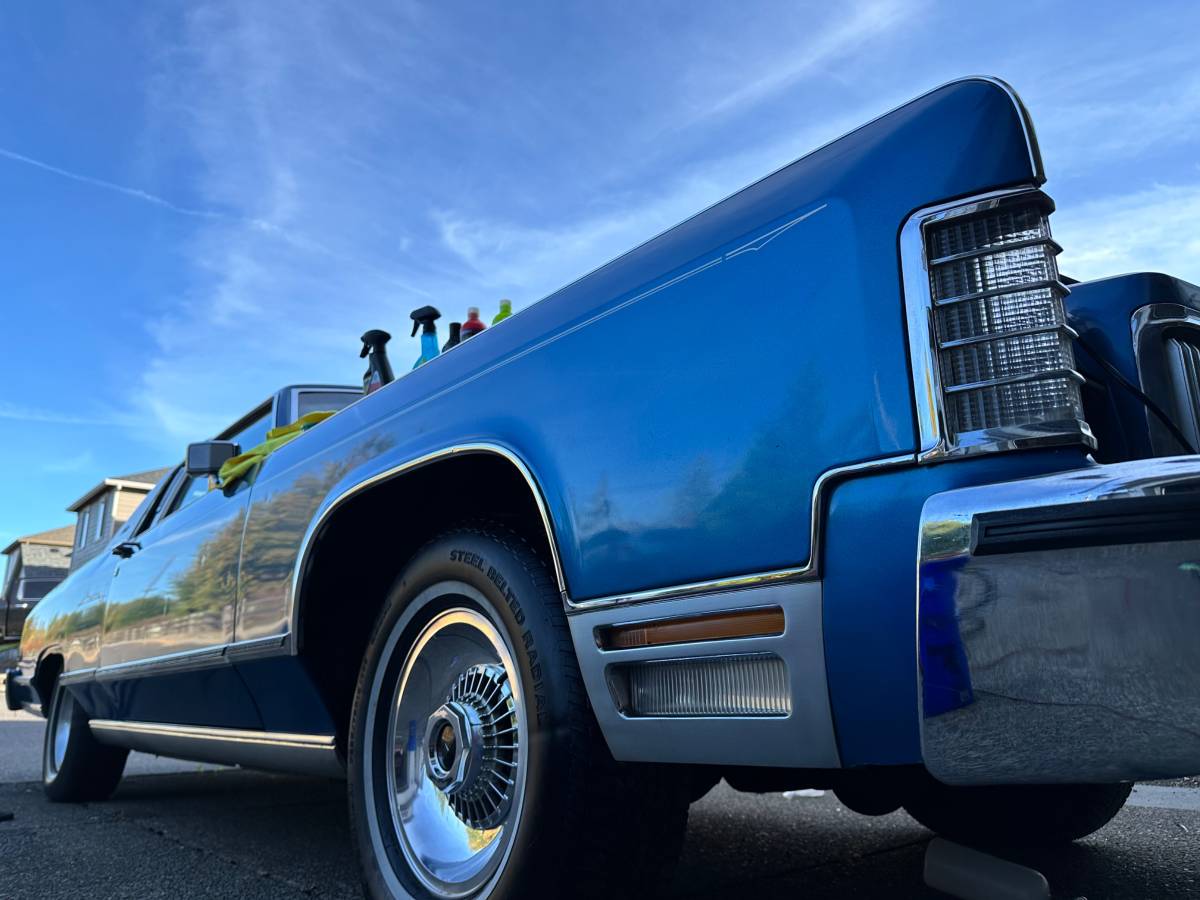 Lincoln-town-coupe-1976-blue-1