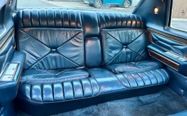 Lincoln-town-coupe-1976-blue-3