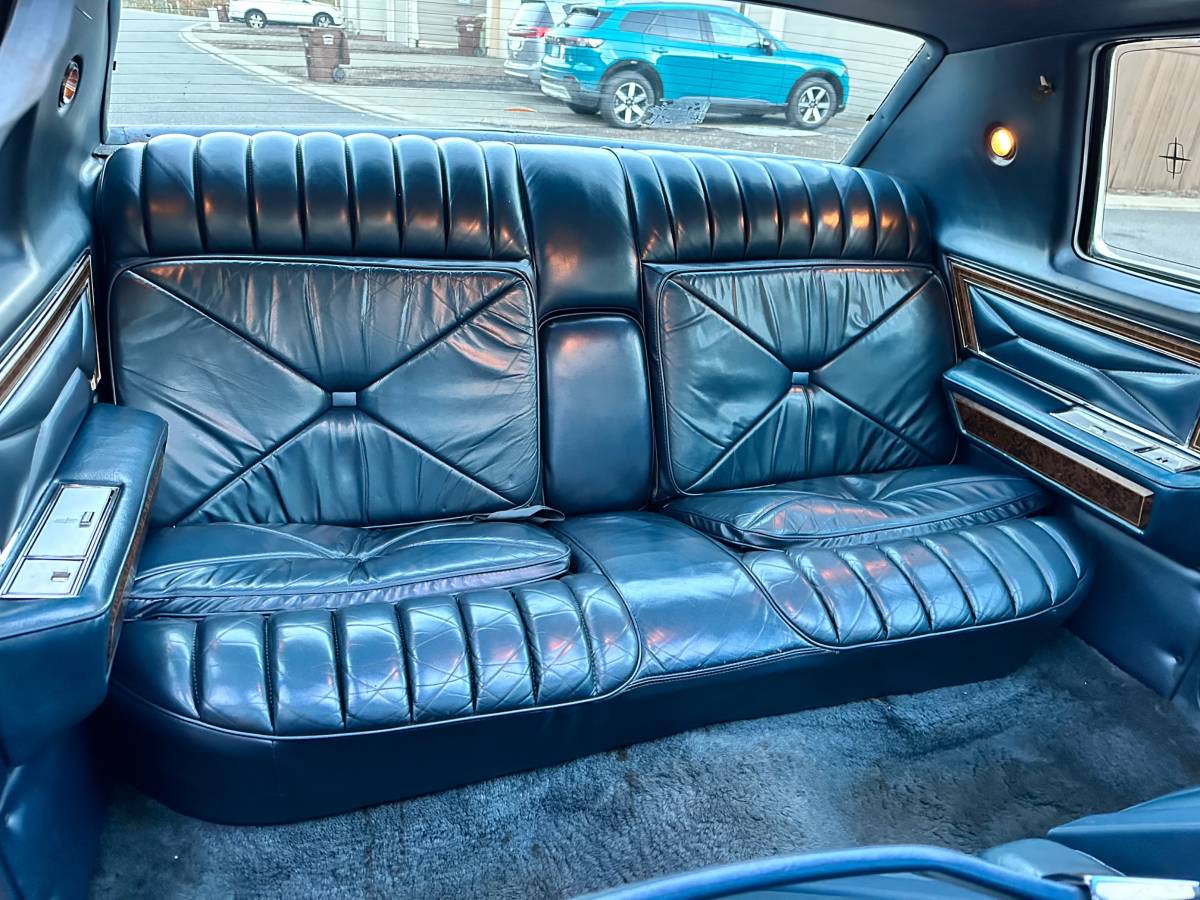 Lincoln-town-coupe-1976-blue-3