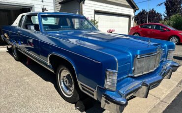Lincoln-town-coupe-1976-blue