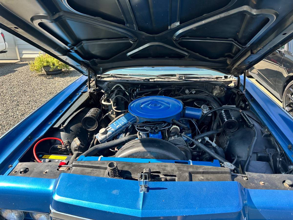 Lincoln-town-coupe-1976-blue-4