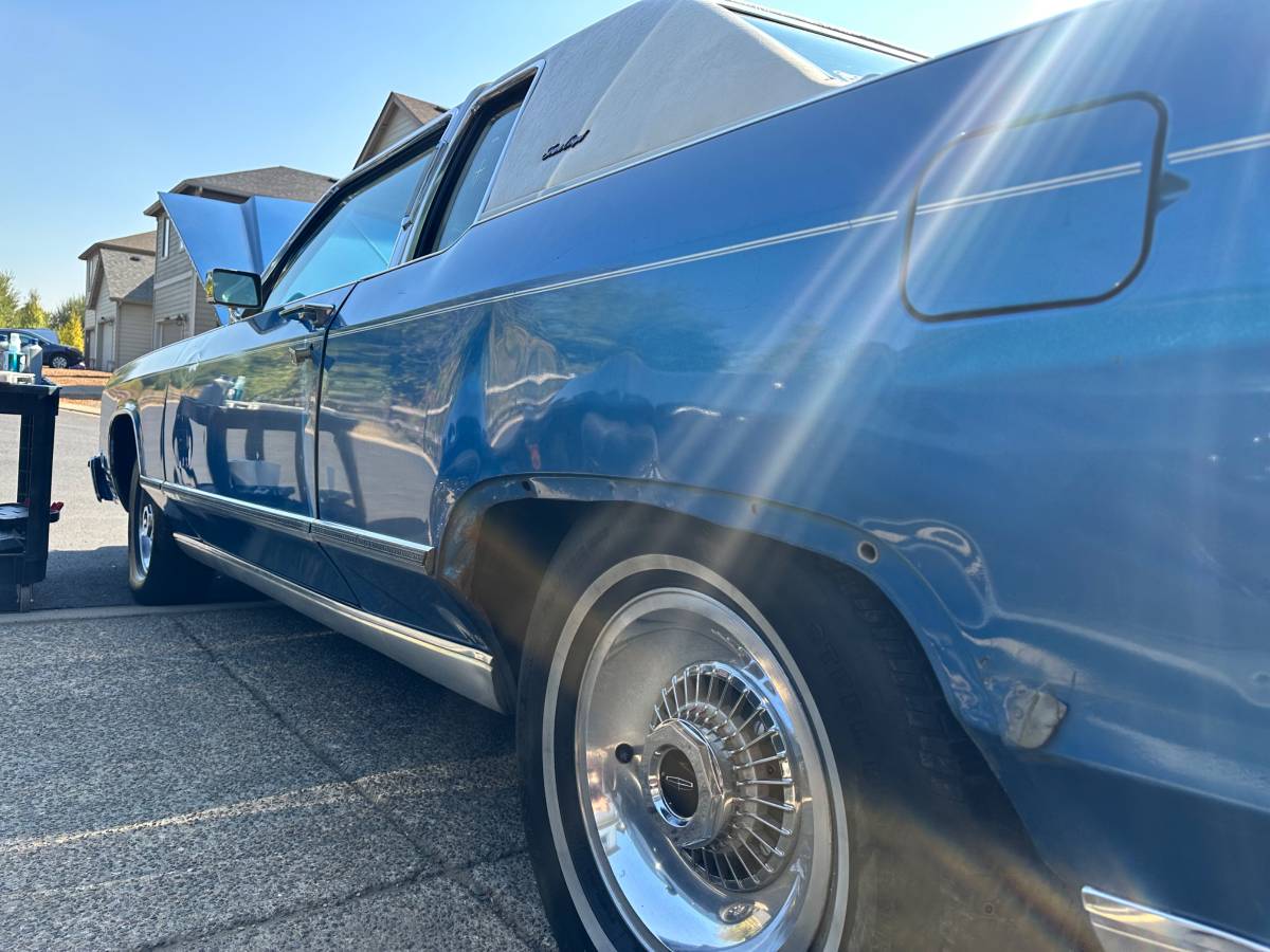Lincoln-town-coupe-1976-blue-5