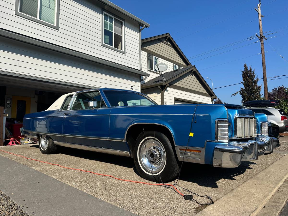 Lincoln-town-coupe-1976-blue-6