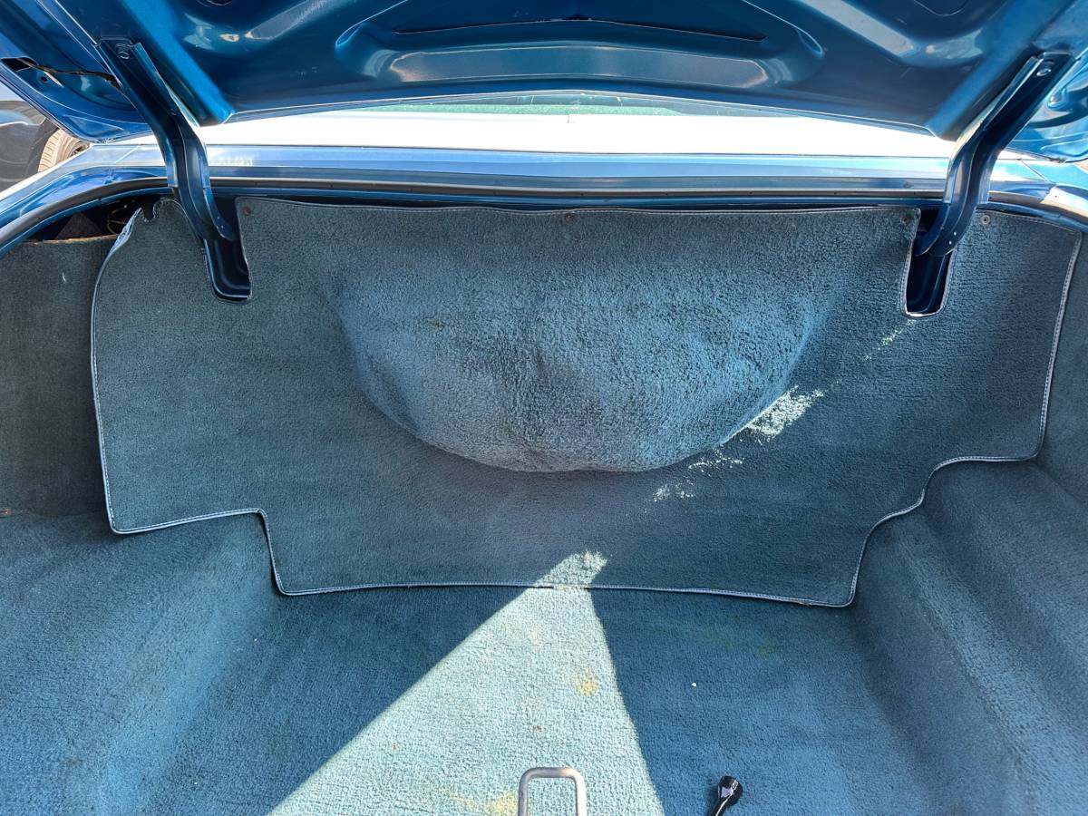 Lincoln-town-coupe-1976-blue-7