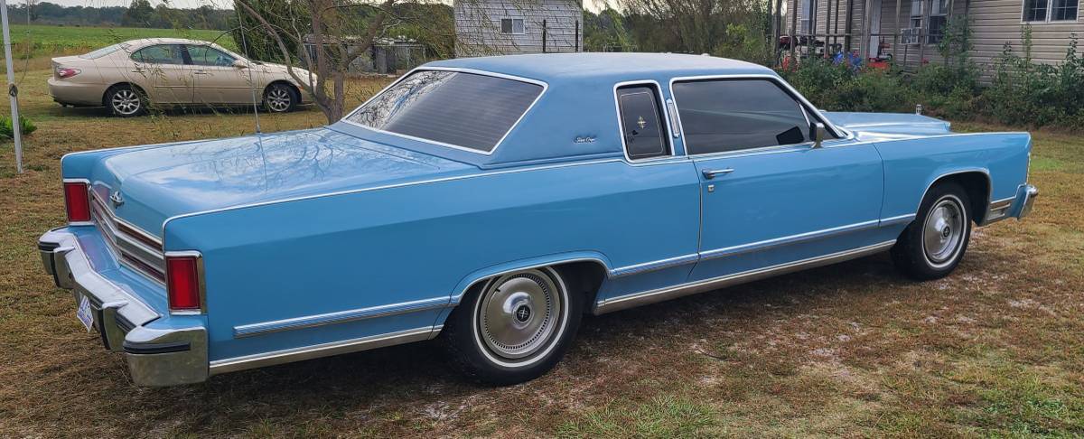 Lincoln-town-coupe-1979-blue-12