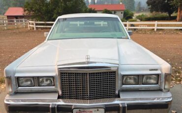 Lincoln-towncar-1985-silver-1