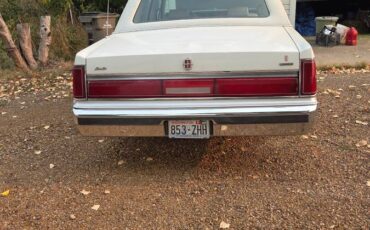 Lincoln-towncar-1985-silver-3