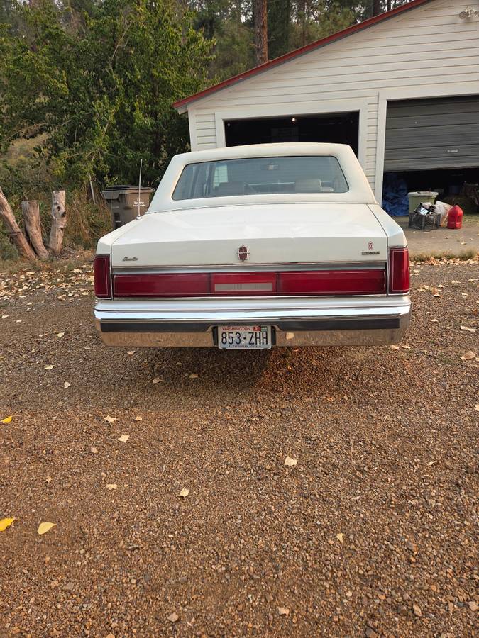 Lincoln-towncar-1985-silver-3
