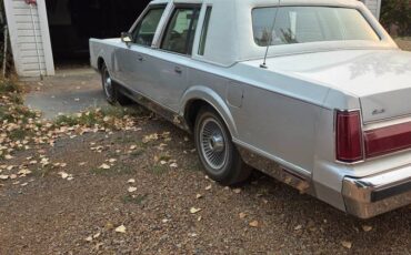Lincoln-towncar-1985-silver