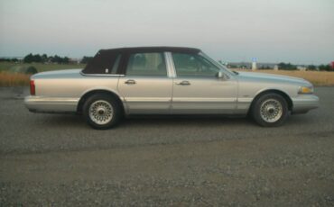 Lincoln-towncar-1996-silver-2