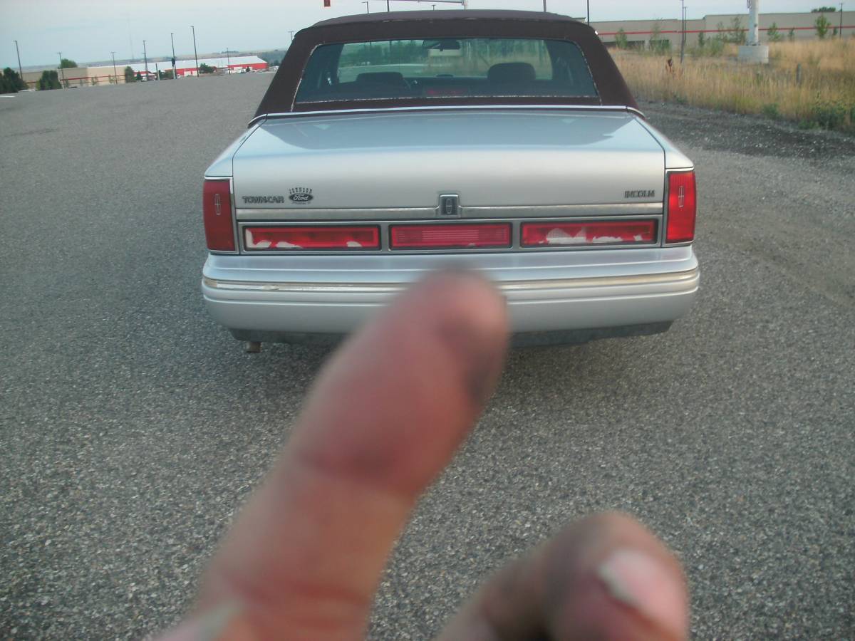 Lincoln-towncar-1996-silver-3
