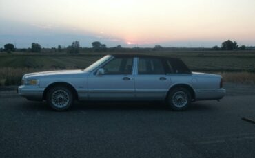 Lincoln-towncar-1996-silver