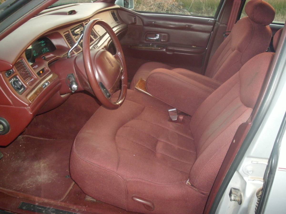 Lincoln-towncar-1996-silver-4