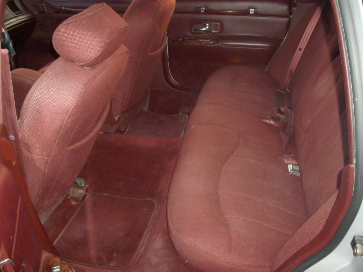 Lincoln-towncar-1996-silver-5