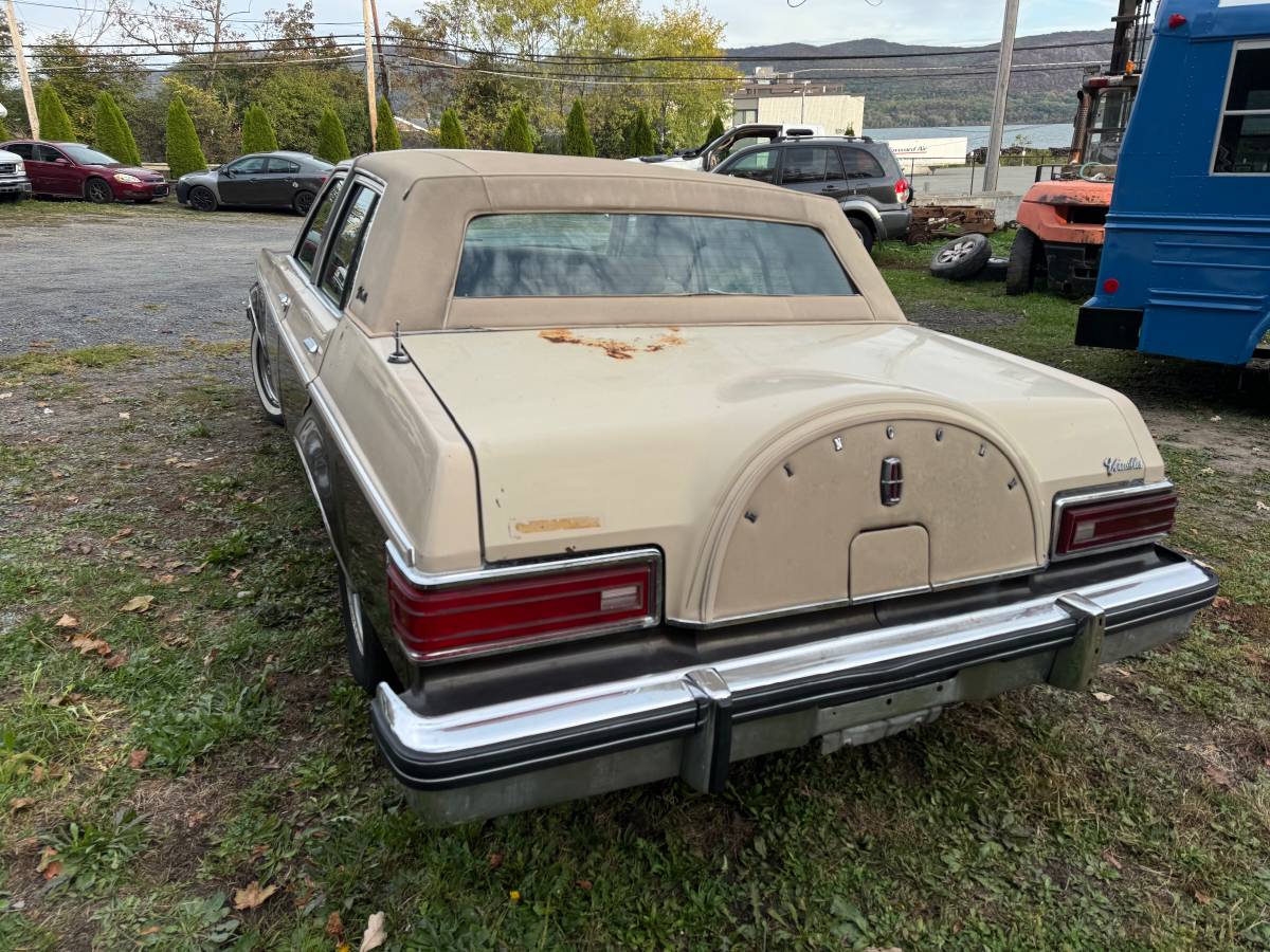Lincoln-versailles-1979-brown-1