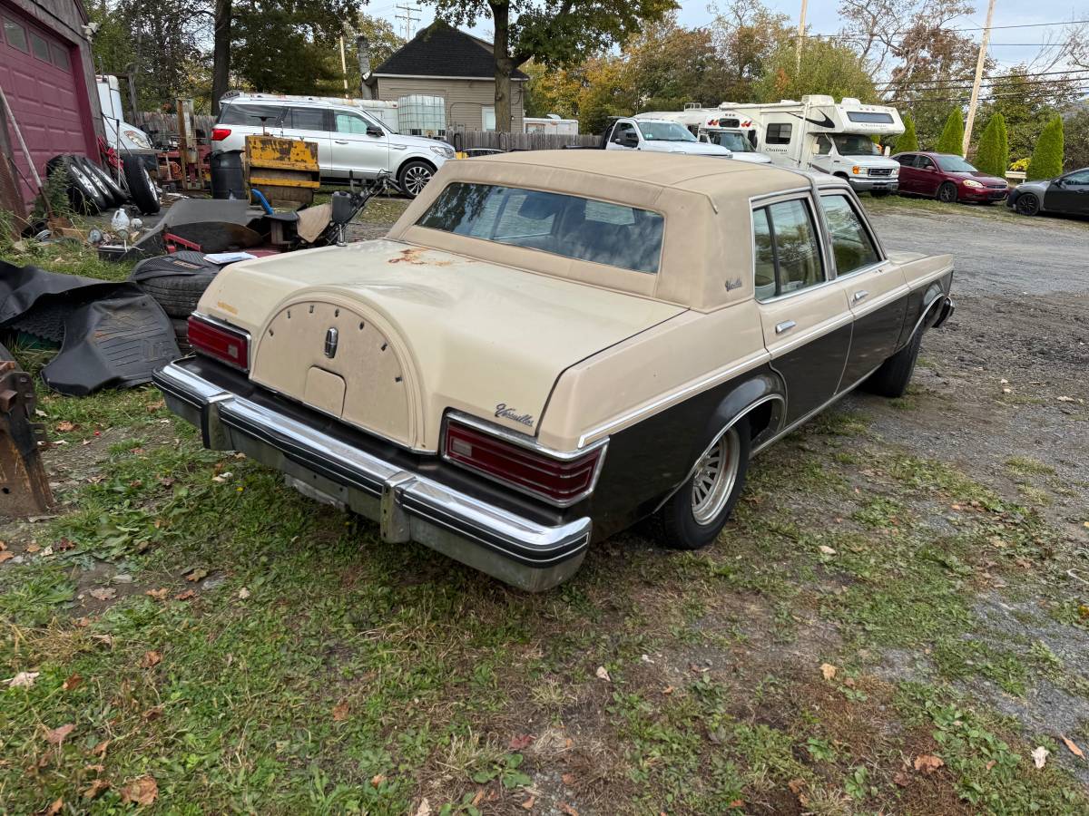 Lincoln-versailles-1979-brown-10