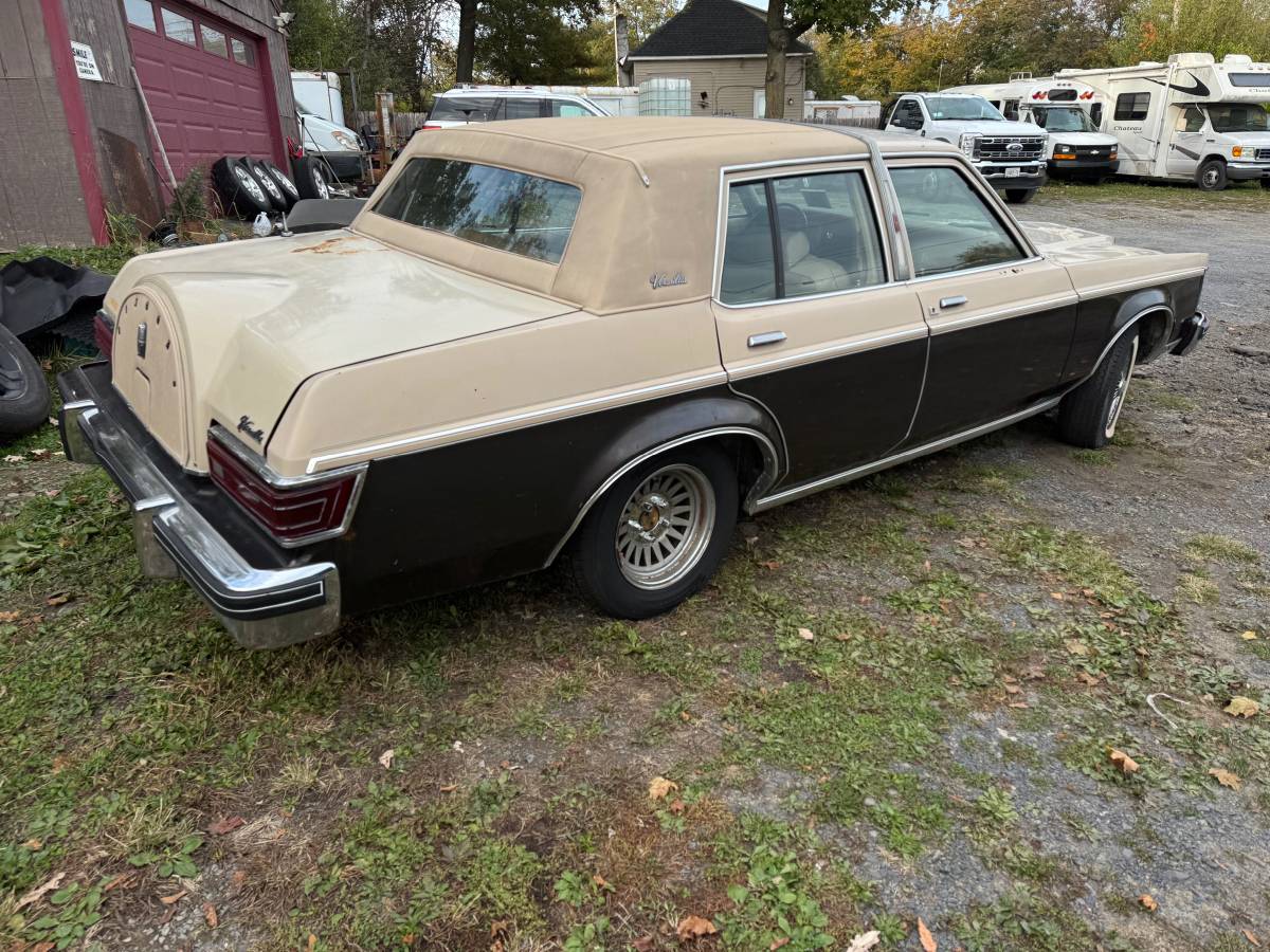 Lincoln-versailles-1979-brown-11