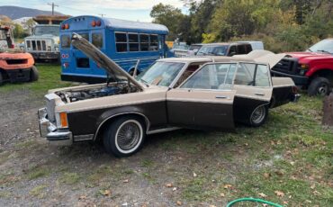 Lincoln-versailles-1979-brown-14