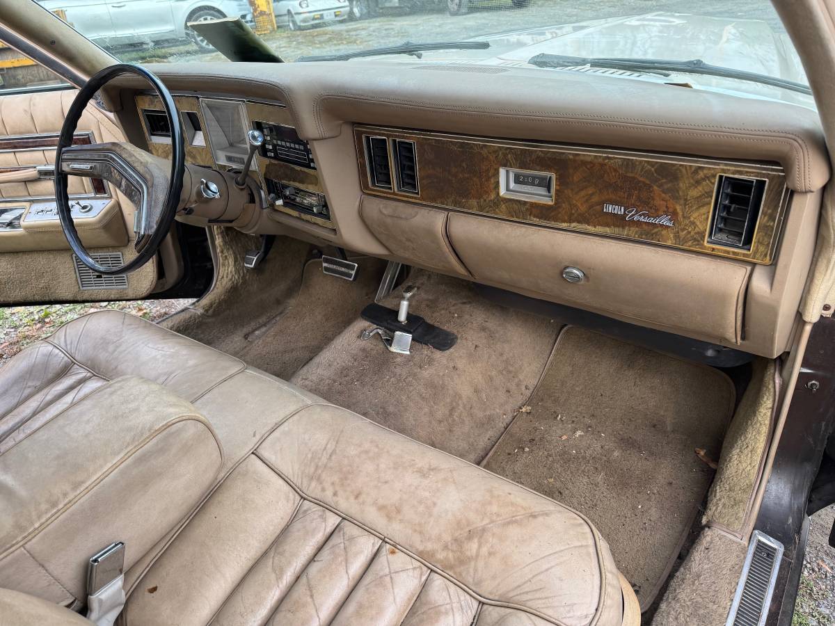 Lincoln-versailles-1979-brown-16