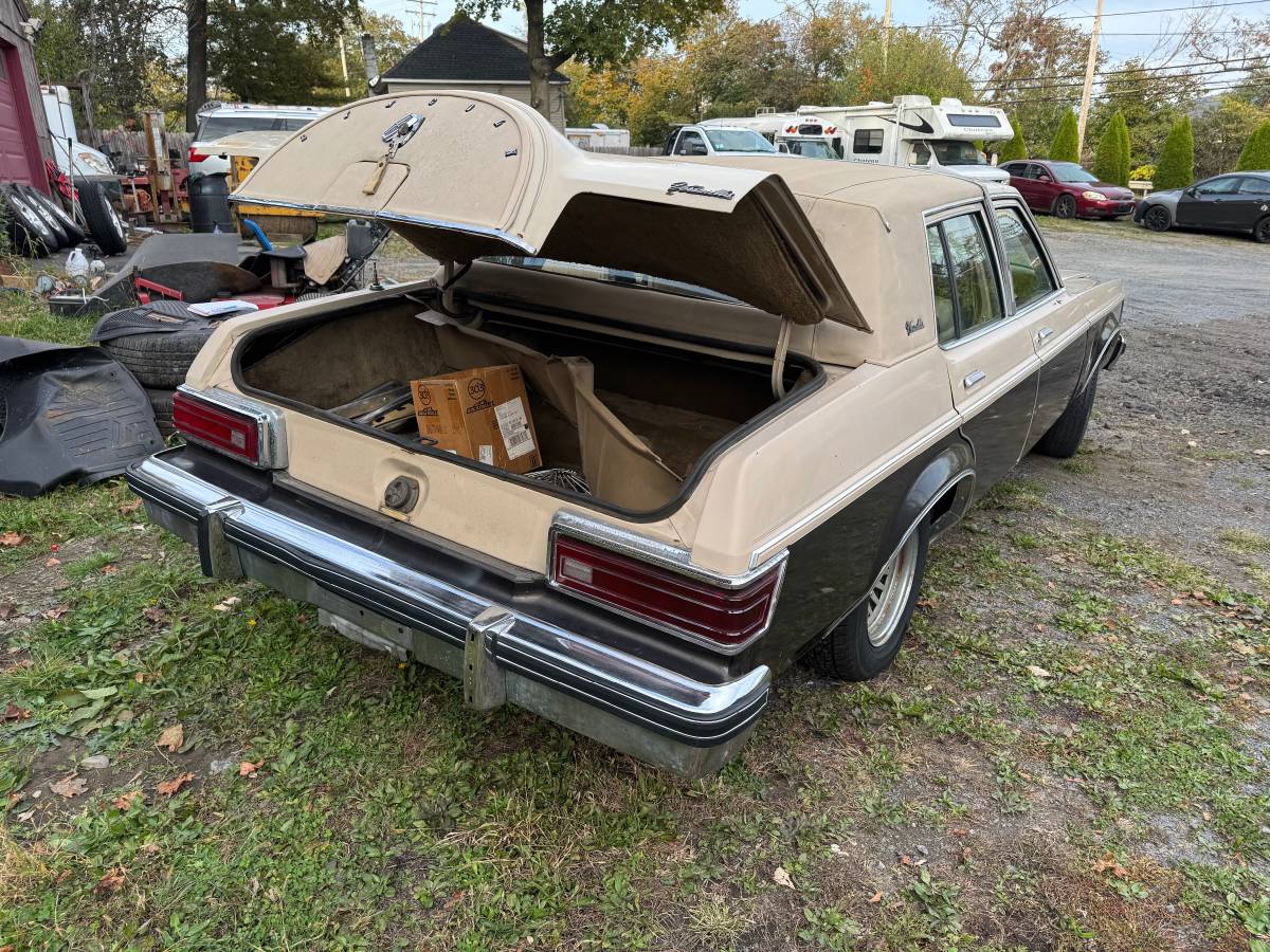 Lincoln-versailles-1979-brown-17