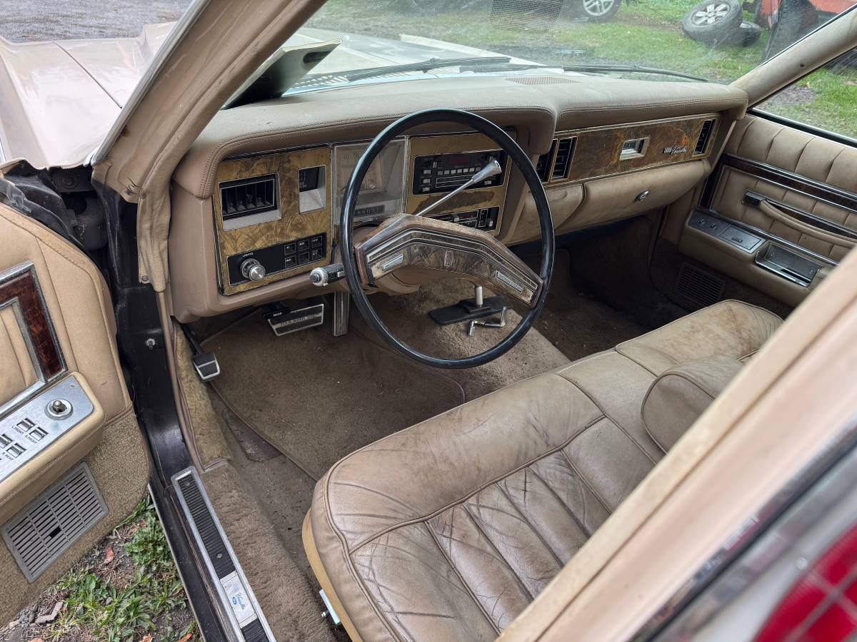 Lincoln-versailles-1979-brown-19