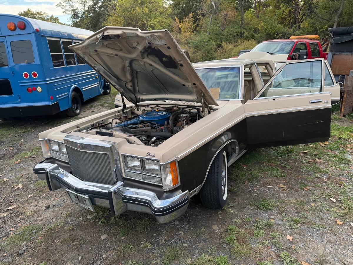 Lincoln-versailles-1979-brown-21
