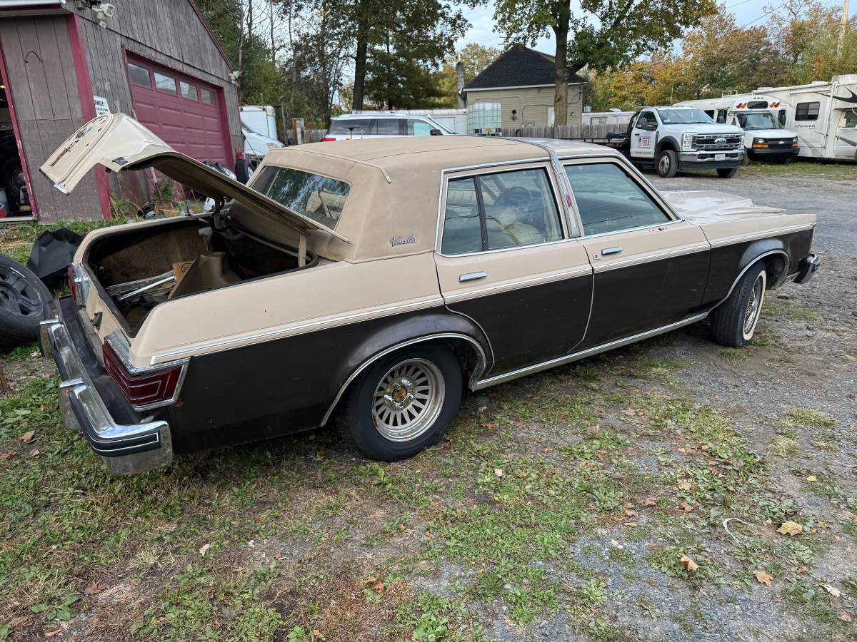 Lincoln-versailles-1979-brown-23