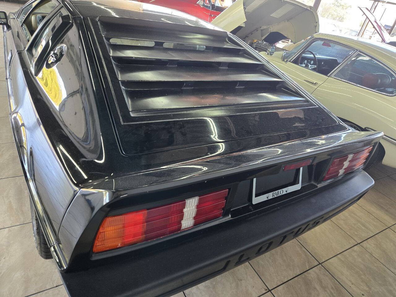 Lotus-Esprit-1987-Coupe-4