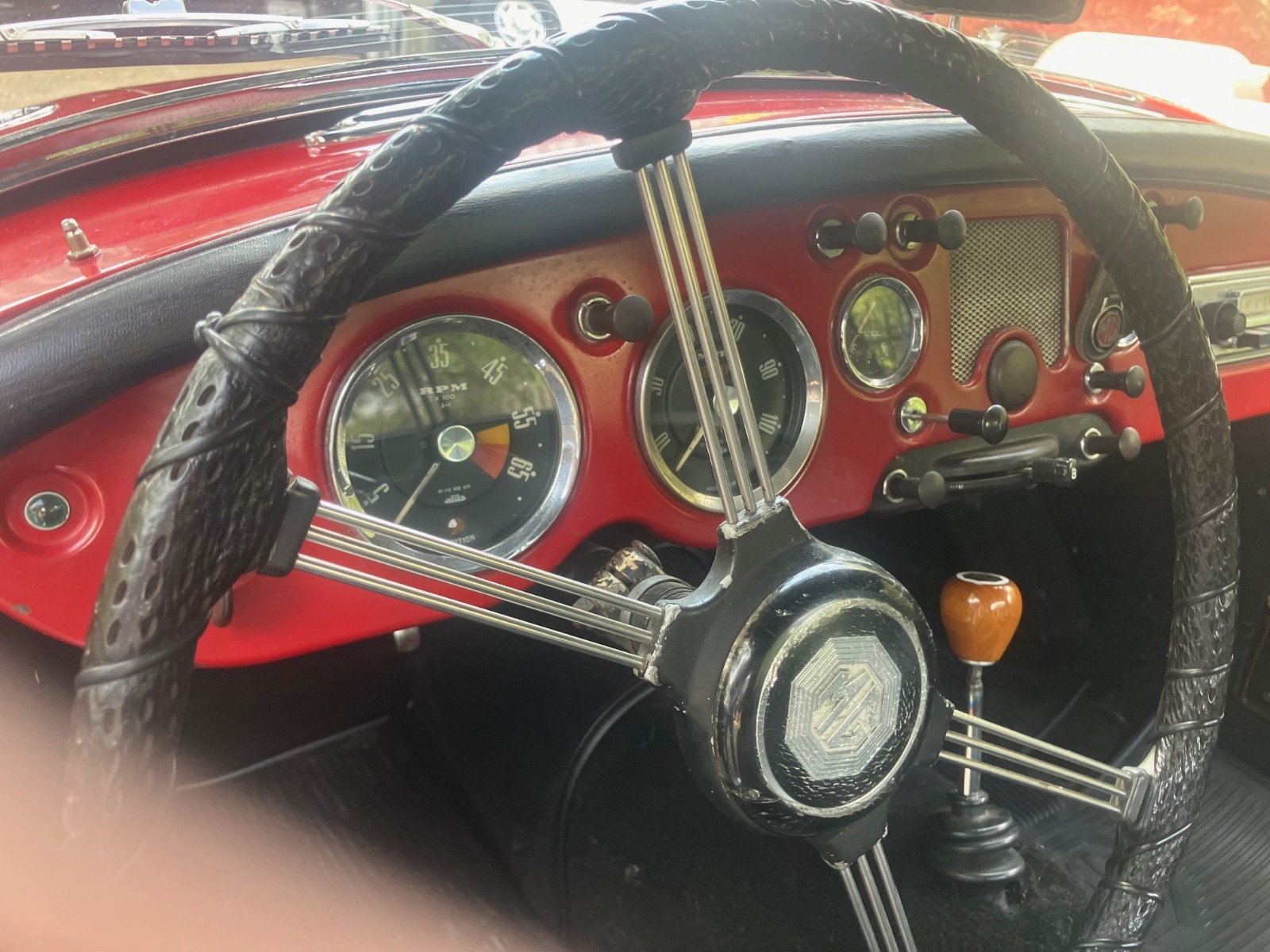 MG-MGA-1956-Convertible-12