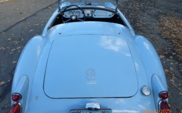MG-MGA-1961-Convertible-10
