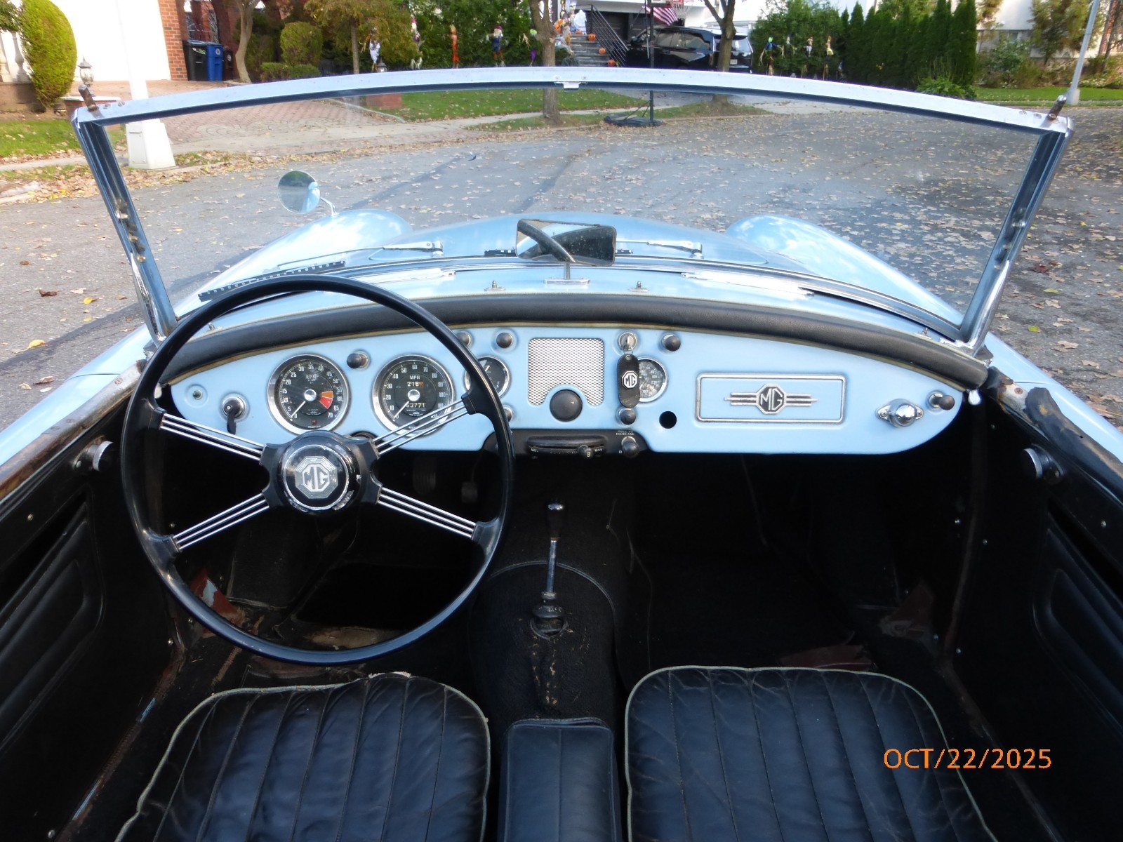 MG-MGA-1961-Convertible-14
