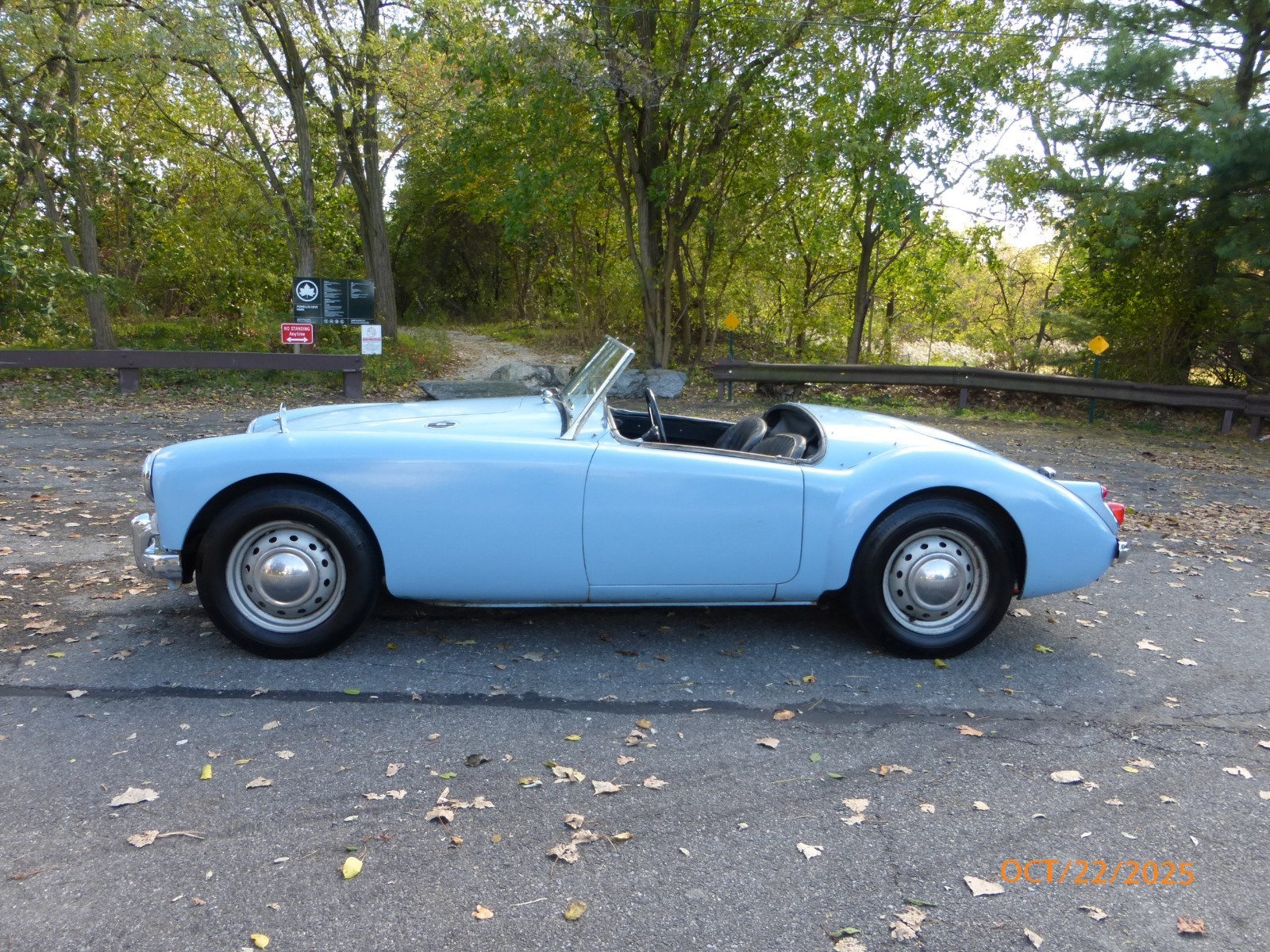 MG-MGA-1961-Convertible-2