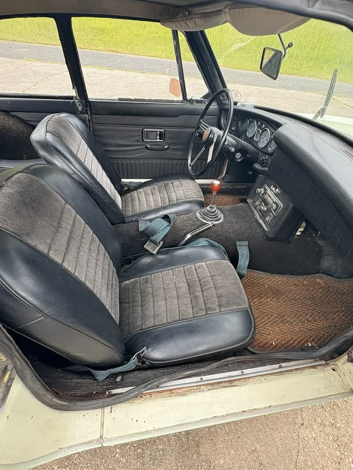 MG-MGB-1969-Hatchback-1